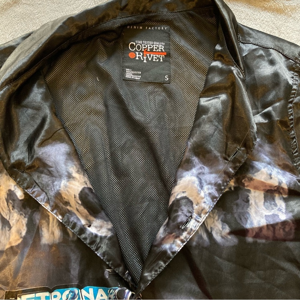 Copper Rivet Satin Men's Black Racing Graphic Shirt - thread pulls - Picture 10 of 12